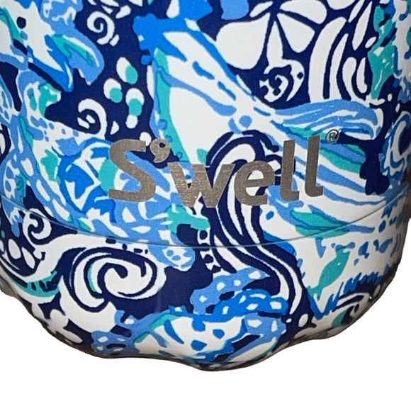 Lily Pulitzer Swell Race To The Wave Water Bottle 17 Oz. NWOT Never Used - Picture 2 of 5